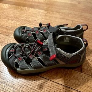 Keen water shoes size 6 men’s / 38 euro